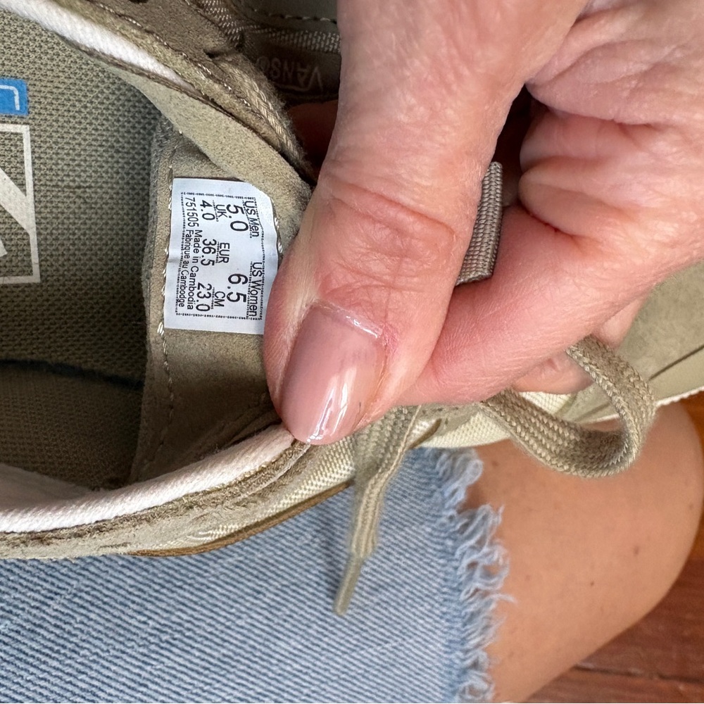Vans women’s Suede Canvas Sneakers - Picture 4 of 5